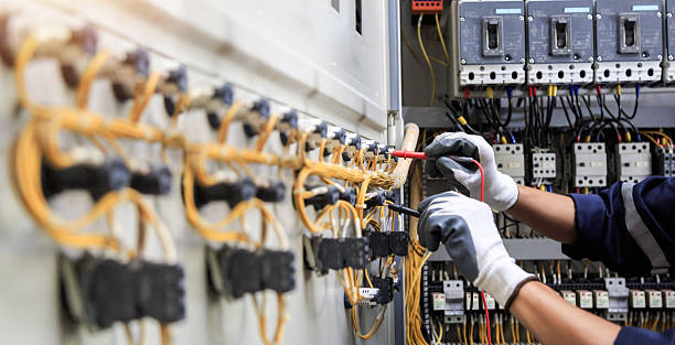 Professional Electrician technician working in Frankfort Square, IL